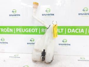 Gebruikte Ruitensproeiertank voor Renault Megane III Grandtour (KZ) 1.5 dCi 110 Prijs € 25,00 Margeregeling aangeboden door Snuverink Autodemontage