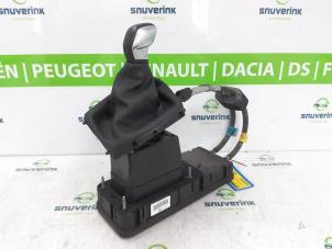 Gebruikte Versnellingspook Peugeot 308 (L3/L8/LB/LH/LP) 1.2 12V e-THP PureTech 110 Prijs € 60,00 Margeregeling aangeboden door Snuverink Autodemontage