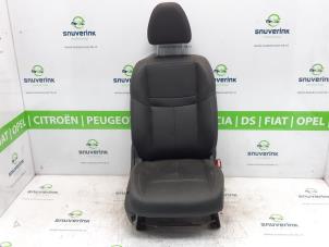 Gebruikte Voorstoel rechts Nissan Qashqai (J11) 1.2 DIG-T 16V Prijs € 225,00 Margeregeling aangeboden door Snuverink Autodemontage