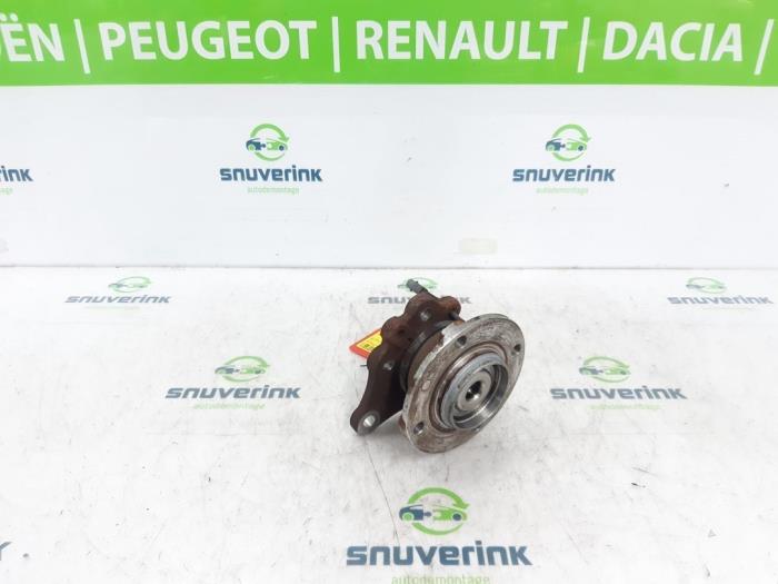 Fusee links-achter van een Peugeot 2008 (UD/UK/UR/US/UX) 1.2 VTi 12V PureTech 100 2022
