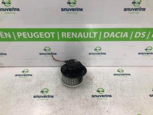 Gebruikte Aanjager Renault Laguna II (BG) 1.8 16V Prijs op aanvraag aangeboden door Snuverink Autodemontage