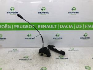 Gebruikte Deurslot Mechaniek 4Deurs rechts-achter Renault Laguna II (BG) 1.8 16V Prijs € 40,00 Margeregeling aangeboden door Snuverink Autodemontage