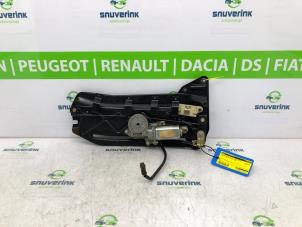 Gebruikte Ruitmechaniek 2Deurs links-achter Peugeot 306 (7D) 1.8 Prijs op aanvraag aangeboden door Snuverink Autodemontage