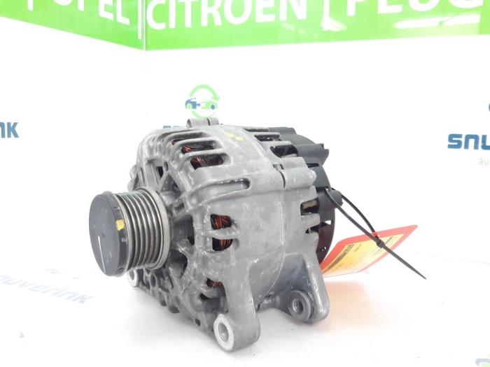 Gebruikte Dynamo Peugeot 2008 (CU) 1.2 12V e-THP PureTech 110 Prijs € 70,00 Margeregeling aangeboden door Snuverink Autodemontage