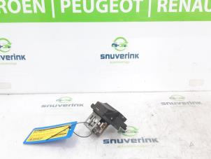 Gebruikte Koelvinweerstand Peugeot 2008 (CU) 1.2 12V e-THP PureTech 110 Prijs € 20,00 Margeregeling aangeboden door Snuverink Autodemontage