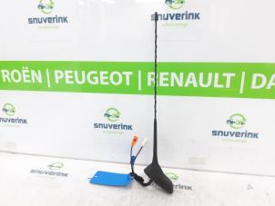 Gebruikte Antenne Peugeot 2008 (CU) 1.2 12V e-THP PureTech 110 Prijs € 24,98 Margeregeling aangeboden door Snuverink Autodemontage