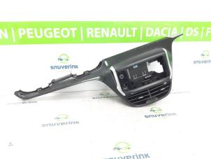 Gebruikte Dashboard deel Peugeot 2008 (CU) 1.2 12V e-THP PureTech 110 Prijs € 50,00 Margeregeling aangeboden door Snuverink Autodemontage
