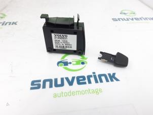 Gebruikte SD kaartlezer Volvo XC90 II 2.0 T8 16V Twin Engine AWD Prijs € 24,98 Margeregeling aangeboden door Snuverink Autodemontage