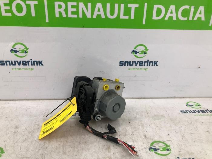 Gebruikte ABS Pomp Renault Captur I (2R) 1.2 TCE 16V EDC Prijs € 49,98 Margeregeling aangeboden door Snuverink Autodemontage