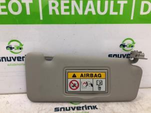 Gebruikte Zonneklep Renault Captur (2R) 1.2 TCE 16V EDC Prijs € 25,00 Margeregeling aangeboden door Snuverink Autodemontage