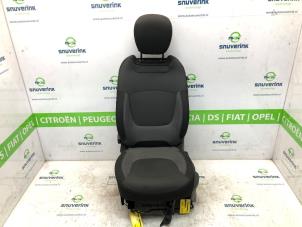 Gebruikte Voorstoel links Renault Captur (2R) 1.2 TCE 16V EDC Prijs € 135,00 Margeregeling aangeboden door Snuverink Autodemontage
