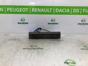 Gebruikte Kachel Bedieningspaneel Peugeot J5 (280L) 2.5D Prijs op aanvraag aangeboden door Snuverink Autodemontage