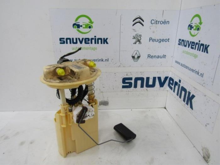 Gebruikte Tank element Pomp Renault Clio IV (5R) 1.5 dCi 75 FAP Prijs € 40,49 Margeregeling aangeboden door Snuverink Autodemontage