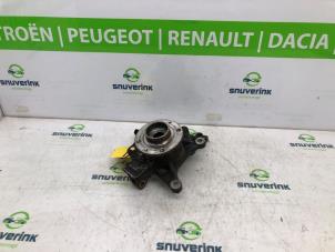 Gebruikte Fusee rechts-voor Renault Captur (2R) 1.2 TCE 16V EDC Prijs € 95,00 Margeregeling aangeboden door Snuverink Autodemontage