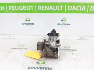 Gebruikte Brandstofpomp Mechanisch Renault Captur (2R) 1.5 Energy dCi 90 FAP Prijs € 150,00 Margeregeling aangeboden door Snuverink Autodemontage