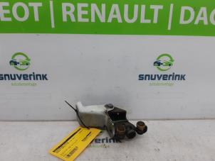 Gebruikte Schuifdeurrol rechts Renault Kangoo Express (FW) 1.5 dCi 70 Prijs € 48,40 Inclusief btw aangeboden door Snuverink Autodemontage