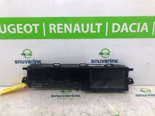 Gebruikte Cockpit Renault Scénic II (JM) 2.0 16V Prijs € 216,00 Margeregeling aangeboden door Snuverink Autodemontage