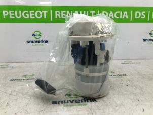 Gebruikte Tank element Pomp Peugeot 3008 II (M4/MC/MJ/MR) 1.2 12V e-THP PureTech 130 Prijs € 112,50 Margeregeling aangeboden door Snuverink Autodemontage