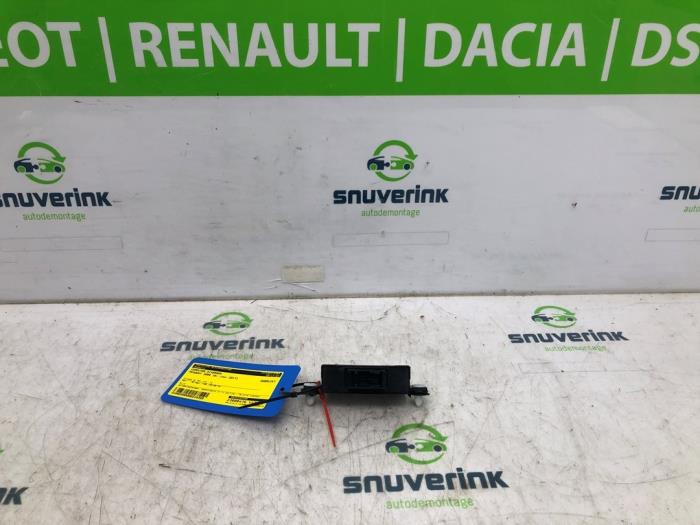 Gebruikte Computer Diversen Peugeot 3008 II (M4/MC/MJ/MR) 1.2 12V e-THP PureTech 130 Prijs € 34,98 Margeregeling aangeboden door Snuverink Autodemontage