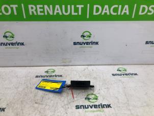 Gebruikte Computer Diversen Peugeot 3008 II (M4/MC/MJ/MR) 1.2 12V e-THP PureTech 130 Prijs € 34,98 Margeregeling aangeboden door Snuverink Autodemontage