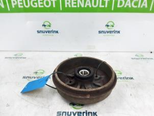 Gebruikte Remtrommel achter Peugeot 208 I (CA/CC/CK/CL) 1.2 Vti 12V PureTech 82 Prijs € 44,98 Margeregeling aangeboden door Snuverink Autodemontage