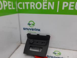 Gebruikte 12 Volt aansluiting Citroen C3 (SX/SW) 1.2 12V e-THP PureTech 110 Prijs € 50,00 Margeregeling aangeboden door Snuverink Autodemontage