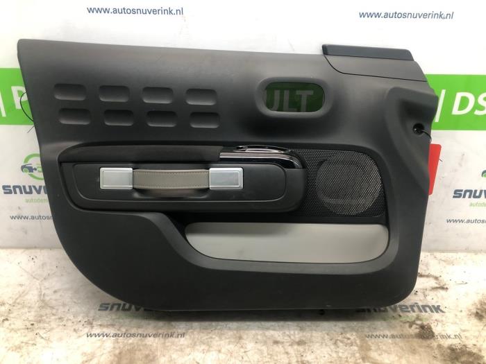 Portierbekleding 4Deurs links-voor van een Citroën C3 (SX/SW) 1.2 12V e-THP PureTech 110 2019