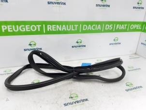 Gebruikte Deurrubber 4Deurs links-voor Peugeot 108 1.0 12V VVT-i Prijs op aanvraag aangeboden door Snuverink Autodemontage
