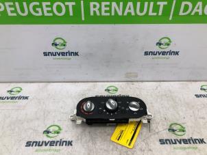 Gebruikte Chaufage Bedieningspaneel Renault Twingo II (CN) 1.2 16V Prijs € 24,99 Margeregeling aangeboden door Snuverink Autodemontage