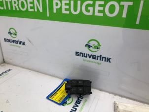Gebruikte Licht Schakelaar Peugeot Boxer (U9) 2.2 HDi 130 Euro 5 Prijs € 54,44 Inclusief btw aangeboden door Snuverink Autodemontage