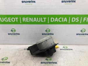 Gebruikte Kachel Ventilatiemotor Renault Master IV (MA/MB/MC/MD/MH/MF/MG/MH) 2.3 dCi 16V Prijs € 48,40 Inclusief btw aangeboden door Snuverink Autodemontage