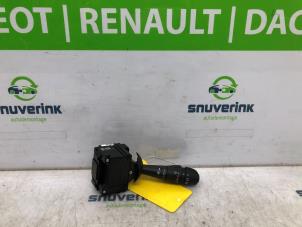 Gebruikte Ruitenwis Schakelaar Renault Clio IV Estate/Grandtour (7R) 0.9 Energy TCE 12V Prijs € 35,00 Margeregeling aangeboden door Snuverink Autodemontage