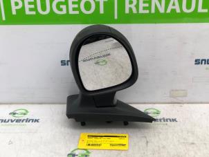 Gebruikte Spiegel Buiten links Renault Twingo II (CN) 1.2 16V Prijs € 35,00 Margeregeling aangeboden door Snuverink Autodemontage