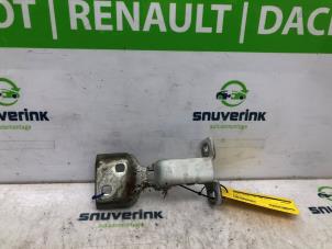 Gebruikte Scharnier deur links-voor Renault Master IV (MA/MB/MC/MD/MH/MF/MG/MH) 2.3 dCi 16V Prijs € 90,75 Inclusief btw aangeboden door Snuverink Autodemontage