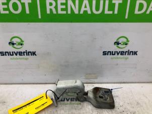 Gebruikte Scharnier deur links-voor Renault Master IV (MA/MB/MC/MD/MH/MF/MG/MH) 2.3 dCi 16V Prijs € 90,75 Inclusief btw aangeboden door Snuverink Autodemontage