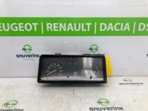 Gebruikte Instrumentenpaneel Renault Trafic Prijs op aanvraag aangeboden door Snuverink Autodemontage