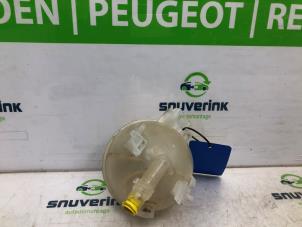 Gebruikte Koelvloeistof Reservoir Peugeot 308 (L3/L8/LB/LH/LP) 1.2 12V e-THP PureTech 110 Prijs € 30,00 Margeregeling aangeboden door Snuverink Autodemontage