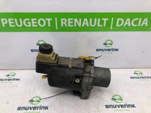 Gebruikte Servopomp Renault Laguna III (BT) 2.0 16V Prijs € 157,50 Margeregeling aangeboden door Snuverink Autodemontage