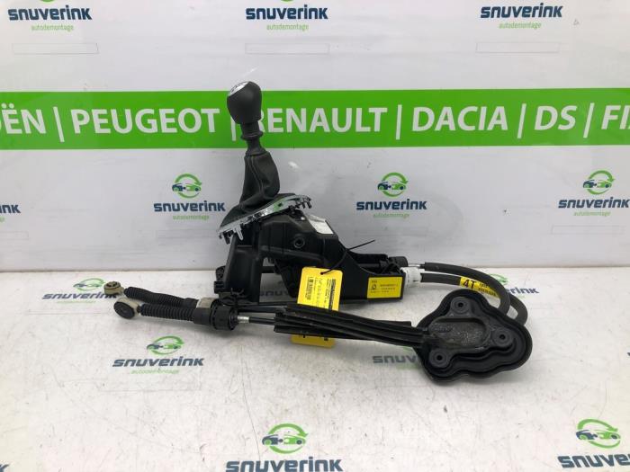 Gebruikte Versnellingspook Renault Megane III Grandtour (KZ) 1.5 dCi 110 Prijs € 51,00 Margeregeling aangeboden door Snuverink Autodemontage