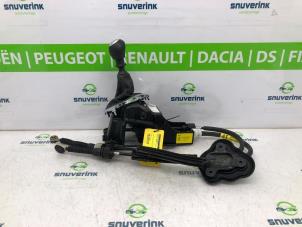 Gebruikte Versnellingspook Renault Megane III Grandtour (KZ) 1.5 dCi 110 Prijs € 60,00 Margeregeling aangeboden door Snuverink Autodemontage