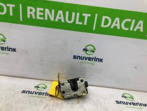 Gebruikte Deurslot Mechaniek 4Deurs links-achter Dacia Lodgy (JS) 1.6 16V Prijs op aanvraag aangeboden door Snuverink Autodemontage