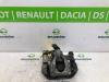 Renault Master IV (MA/MB/MC/MD/MH/MF/MG/MH) 2.3 dCi 150 16V Remklauw (Tang) links-achter
