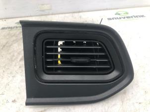 Gebruikte Luchtrooster Dashboard Renault Master III (MA/MB/MC/MD/MH/MF/MG/MH) 2.3 dCi 150 16V Prijs € 36,30 Inclusief btw aangeboden door Snuverink Autodemontage