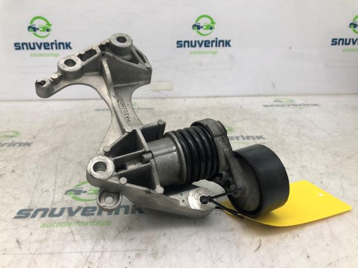 Gebruikte Dynamosteun boven Renault Clio IV (5R) 0.9 Energy TCE 90 12V Prijs € 34,98 Margeregeling aangeboden door Snuverink Autodemontage