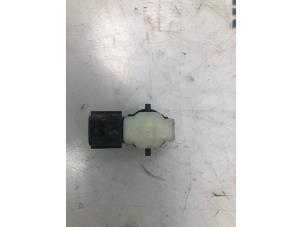 Gebruikte PDC Sensor Renault Megane IV Estate (RFBK) 1.6 GT Energy TCE 205 EDC Prijs € 30,00 Margeregeling aangeboden door Snuverink Autodemontage