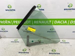 Gebruikte Deurruit 4Deurs links-achter Renault Megane II CC (EM) 1.6 16V Prijs € 10,33 Margeregeling aangeboden door Snuverink Autodemontage