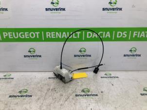 Gebruikte Deurslot Mechaniek 2Deurs links Renault Twingo II (CN) 1.2 16V Prijs € 30,00 Margeregeling aangeboden door Snuverink Autodemontage