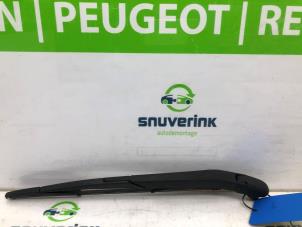 Gebruikte Ruitenwisserarm achter Peugeot Bipper (AA) 1.4 HDi Prijs op aanvraag aangeboden door Snuverink Autodemontage