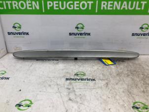 Gebruikte Sierlijst achterklep Peugeot 307 SW (3H) 2.0 16V Prijs op aanvraag aangeboden door Snuverink Autodemontage