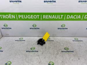 Gebruikte Slotmechaniek Achterklep Renault Modus/Grand Modus (JP) 1.2 16V TCE 100 Prijs € 40,00 Margeregeling aangeboden door Snuverink Autodemontage